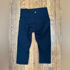 Lululemon Athletica high-rise crop yoga pants size 6